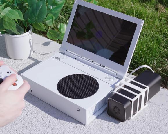 Энтузиаст превратил Xbox Series S в портативное и автономное игровое устройство