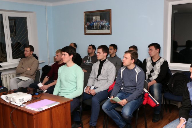 В школе арбитров изучают тонкости профессии (на фото - курсы подготовки футбольных судей в Симферополе)